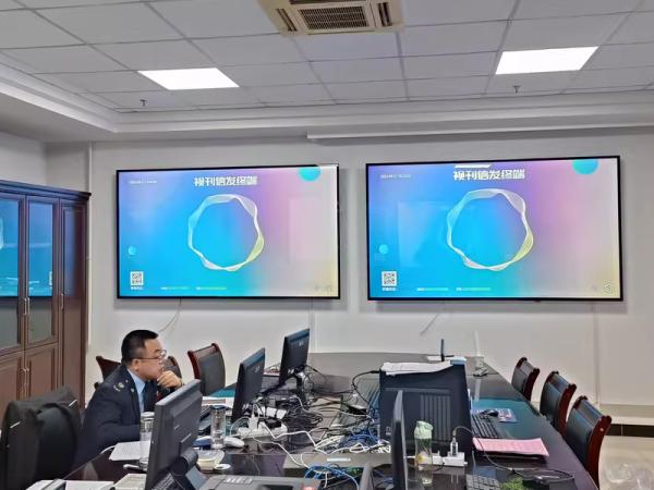 Advantages of vertical advertising standing machine display screen