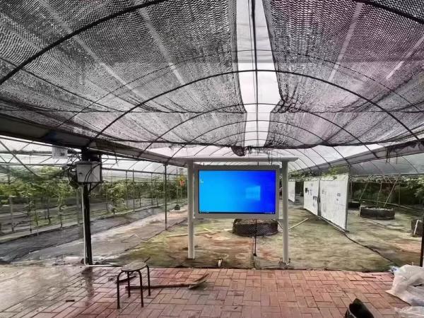 A good lcd advertising machine display screen should meet the