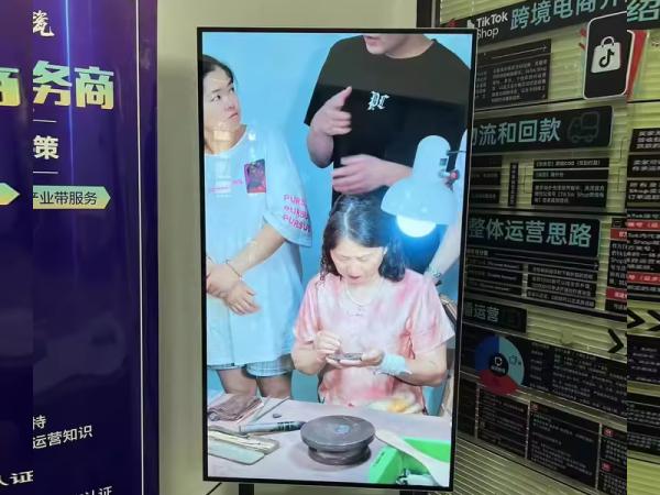 Application and promotion potential of advertising machine display screen in China