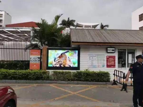 Application of outdoor advertising liquid crystal display in commercial field