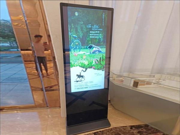 Can LCD splicing screen be installed vertically