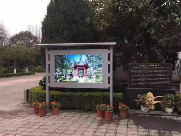 Can outdoor advertising machine display screen be completely waterproof and moisture-proof
