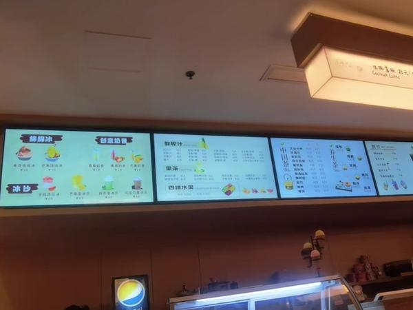 Can the wall-mounted advertising machine display screen be used as a TV set (A)