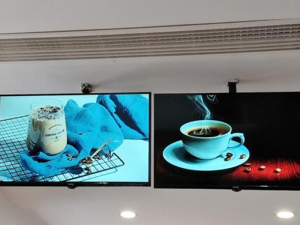 Compared with the monitor, which advertising machine display screen is more suitable for advertising