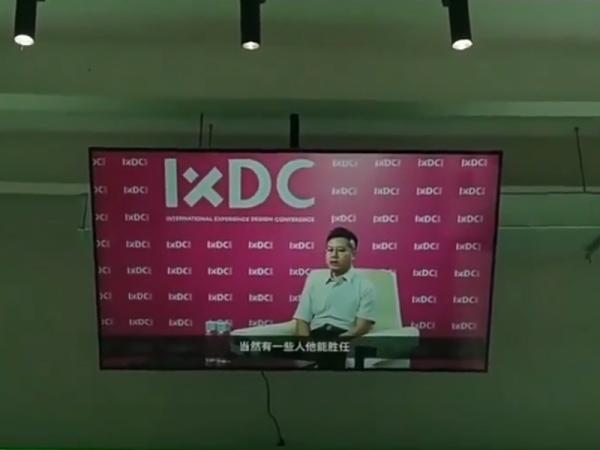 From what aspects does the LCD advertising machine display screen choose