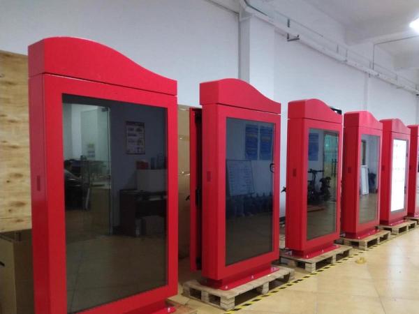 High-quality outdoor lcd advertising machine display screen should meet these three points