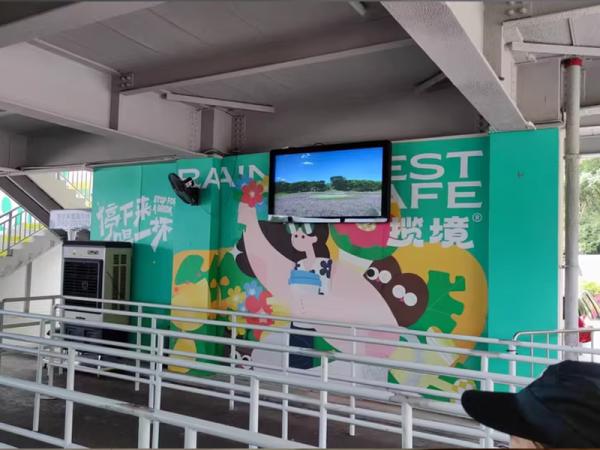 How can the outdoor vertical advertising machine screen achieve the most effective publicity effect