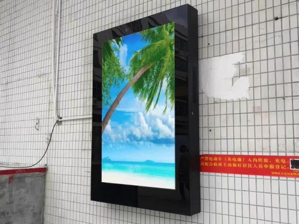 How does the outdoor advertising machine dissipate heat