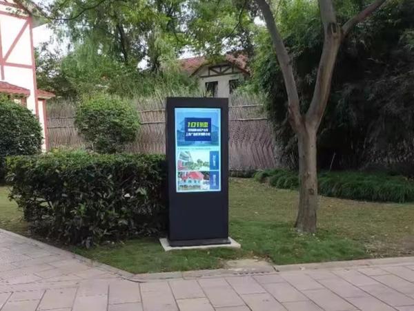 Intelligent upgrading of outdoor advertising machines in urban complexes is promising