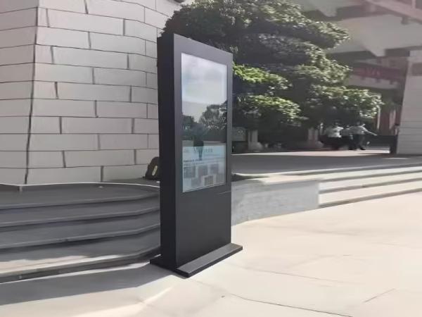 In the new media era traditional outdoor display machine screen media can only survive through transformation and upgrading