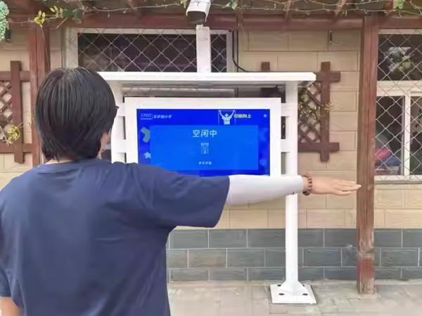 Personalized customization of outdoor lcd advertising machine screen is king