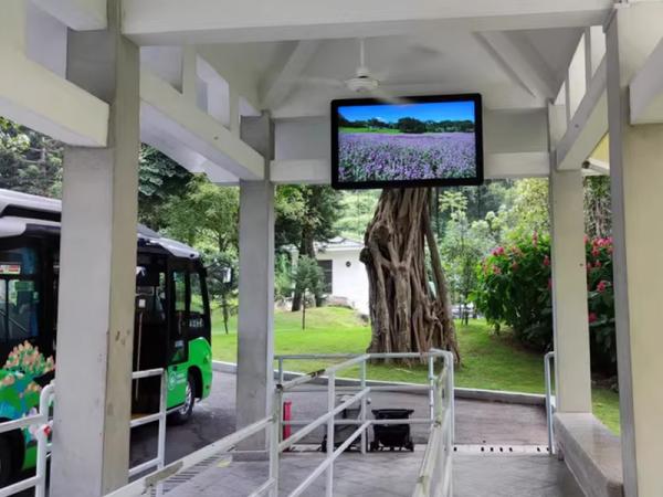 Ruiguan outdoor multimedia advertising machine screen is the first choice in digital age