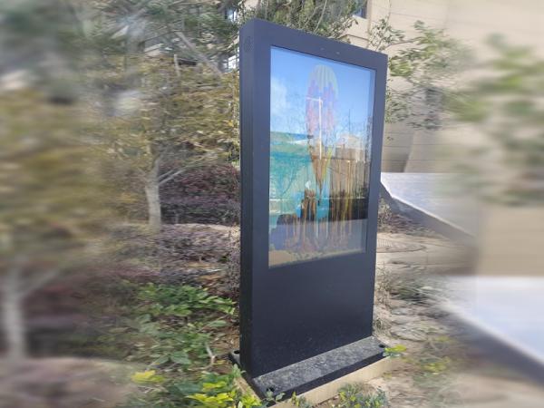 Ruiguan outdoor waterproof lcd advertising machine display screen commercial display solution