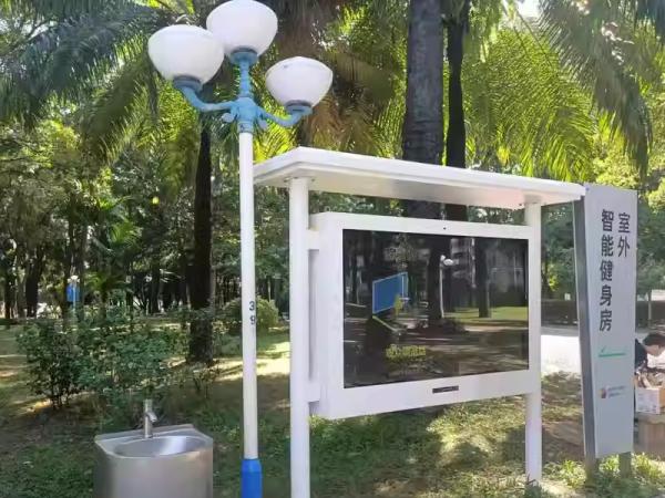 Seven advantages of outdoor lcd advertising machine with bus stop signs in the new digital era (A)