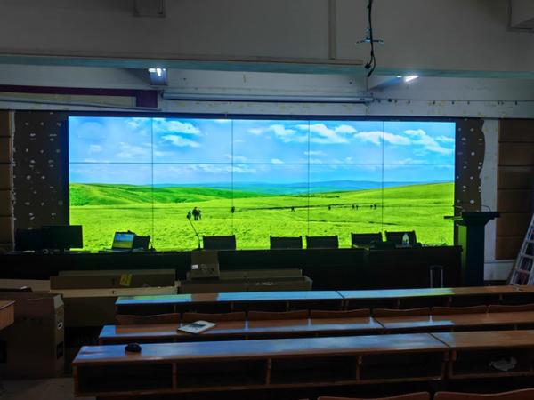 Skills of preventing electrostatic interference of LCD splicing screen