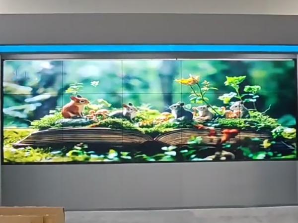 Small method of heat dissipation of LCD splicing screen