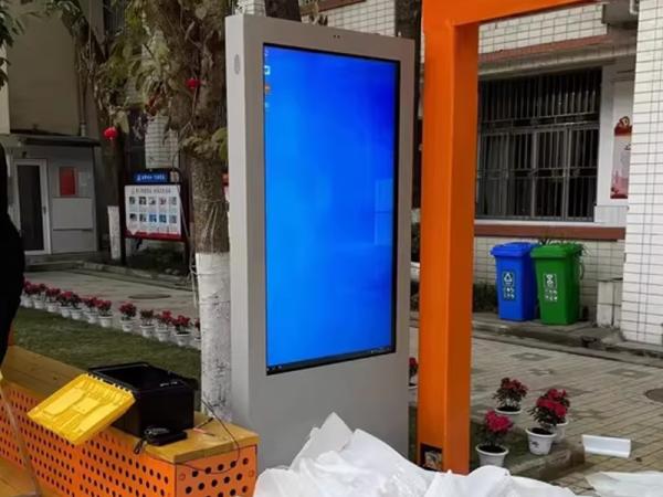 Solutions to common problems of outdoor advertising machines