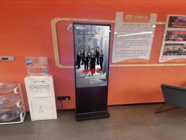 Ultra-thin vertical advertising machine LCD display screen digital sign manufacturer