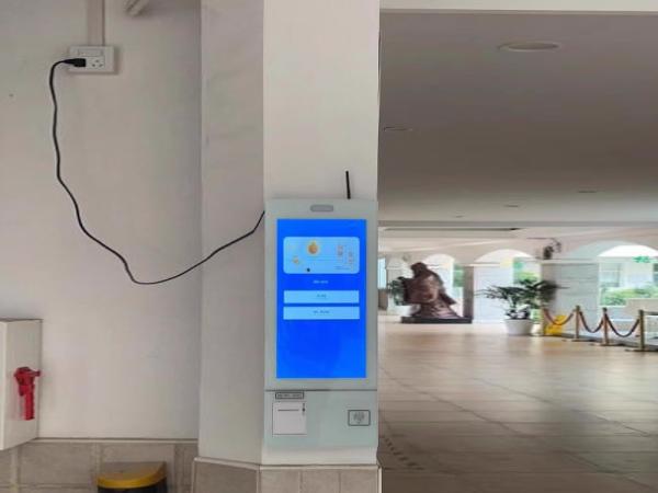 What are the advantages of booking the electronic house number machine display screen in the conference room
