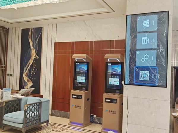 What are the advantages of lcd advertising machine