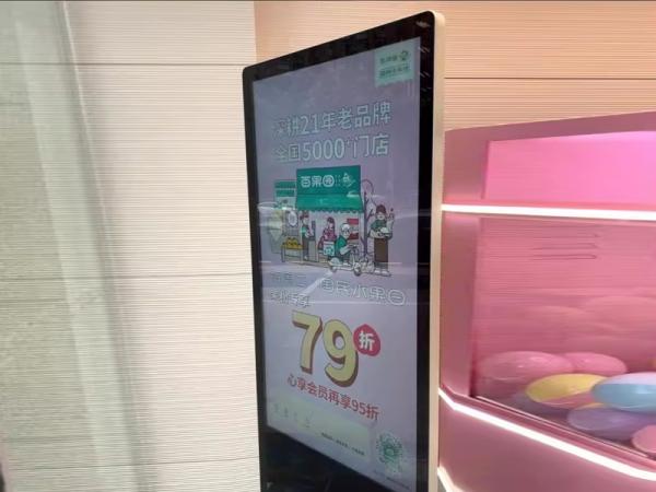 What are the advantages of lcd advertising machine over ordinary TV sets