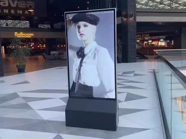 What are the advantages of Ruiguan outdoor advertising machine display system (A)