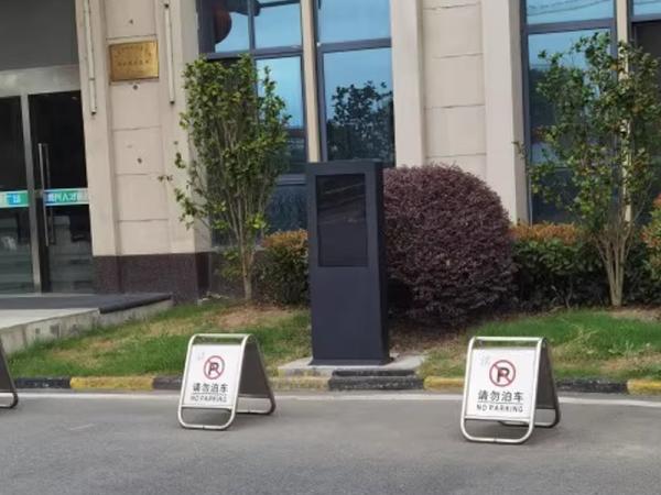 What are the cores of outdoor advertising machines