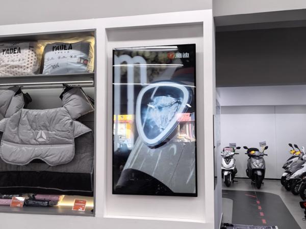 What are the functional advantages of the ubiquitous elevator lcd advertising machine display screen