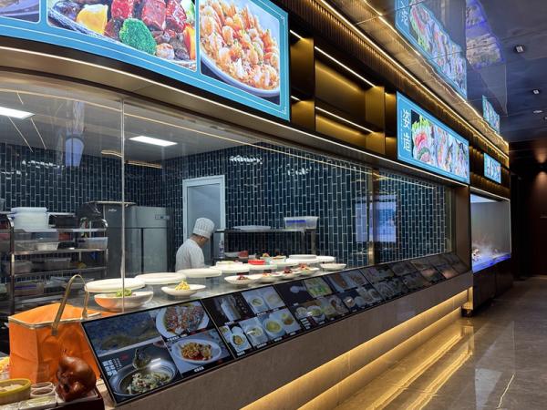 What are the main parts of the intelligent information release lcd advertising machine display screen system