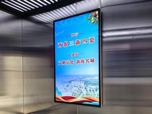 What are the unique advantages of advertising on the display screen of elevator car advertising machine