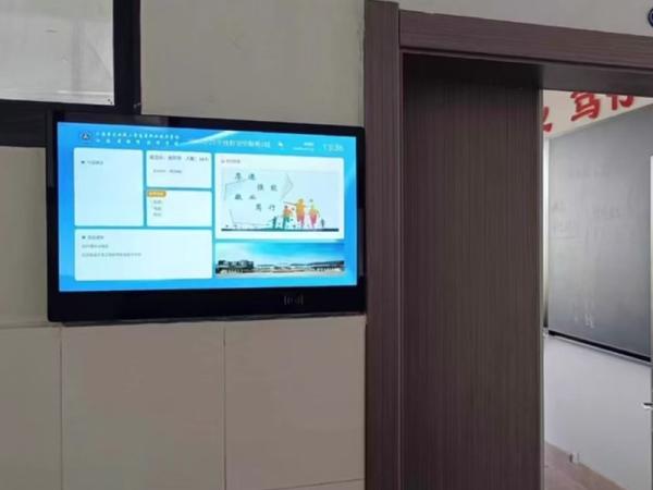 What impact does the smart electronic class brand lcd advertising machine display screen have on campus