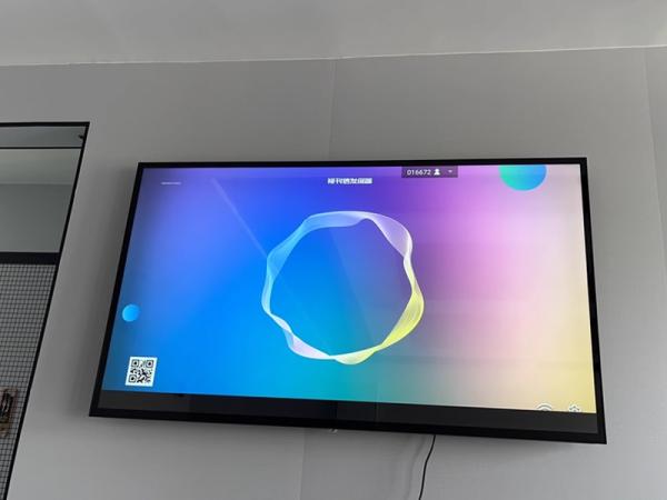 What is a touch all-in-one advertising machine display screen