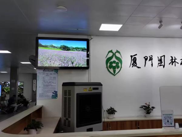 What kinds of outdoor advertising machines screen are there