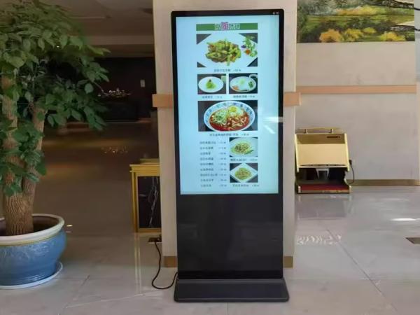 What's the difference between LCD display screen of indoor advertising machine and outdoor advertising machine