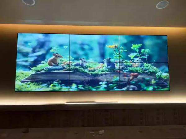 What's the difference between LED display and LCD splicing screen