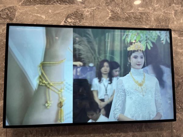 Where is the Guangzhou 86-inch lcd advertising machine factory cheap