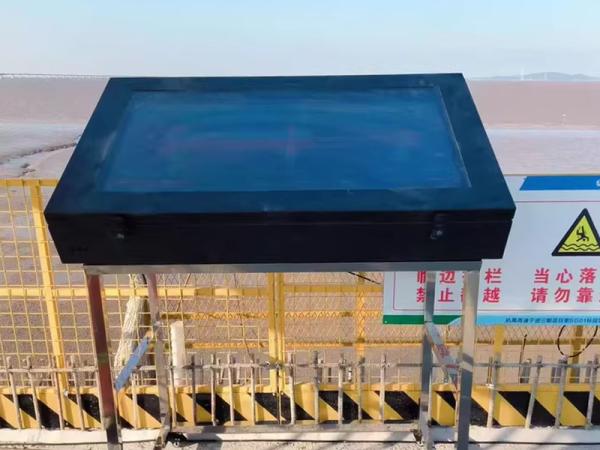 Winter is coming and you need an outdoor lcd advertising machine screen at is not afraid of cold