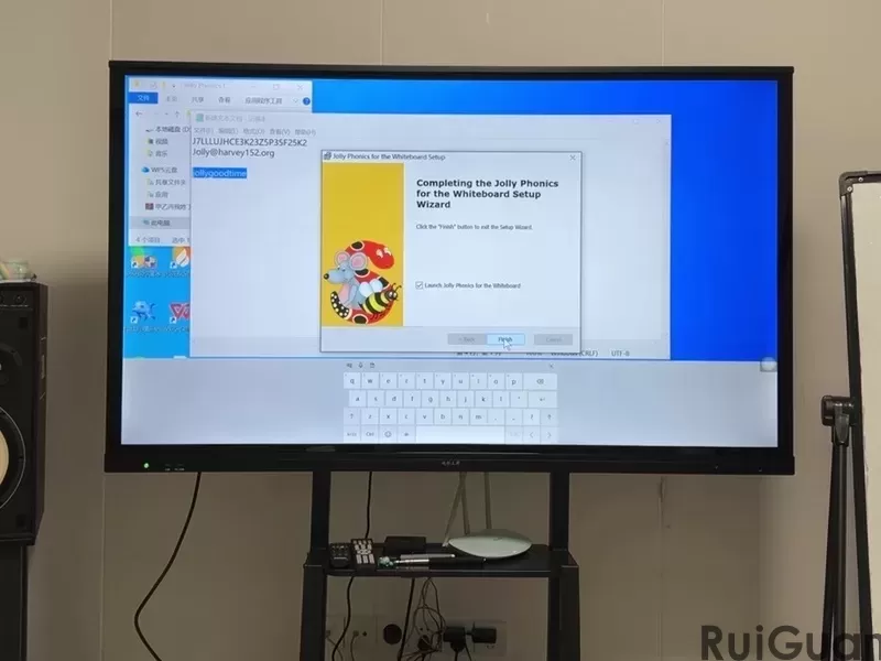 Mesin tampilan all-in-one sentuh yang disesuaikan untuk memenuhi kebutuhan yang dipersonalisasi (A)