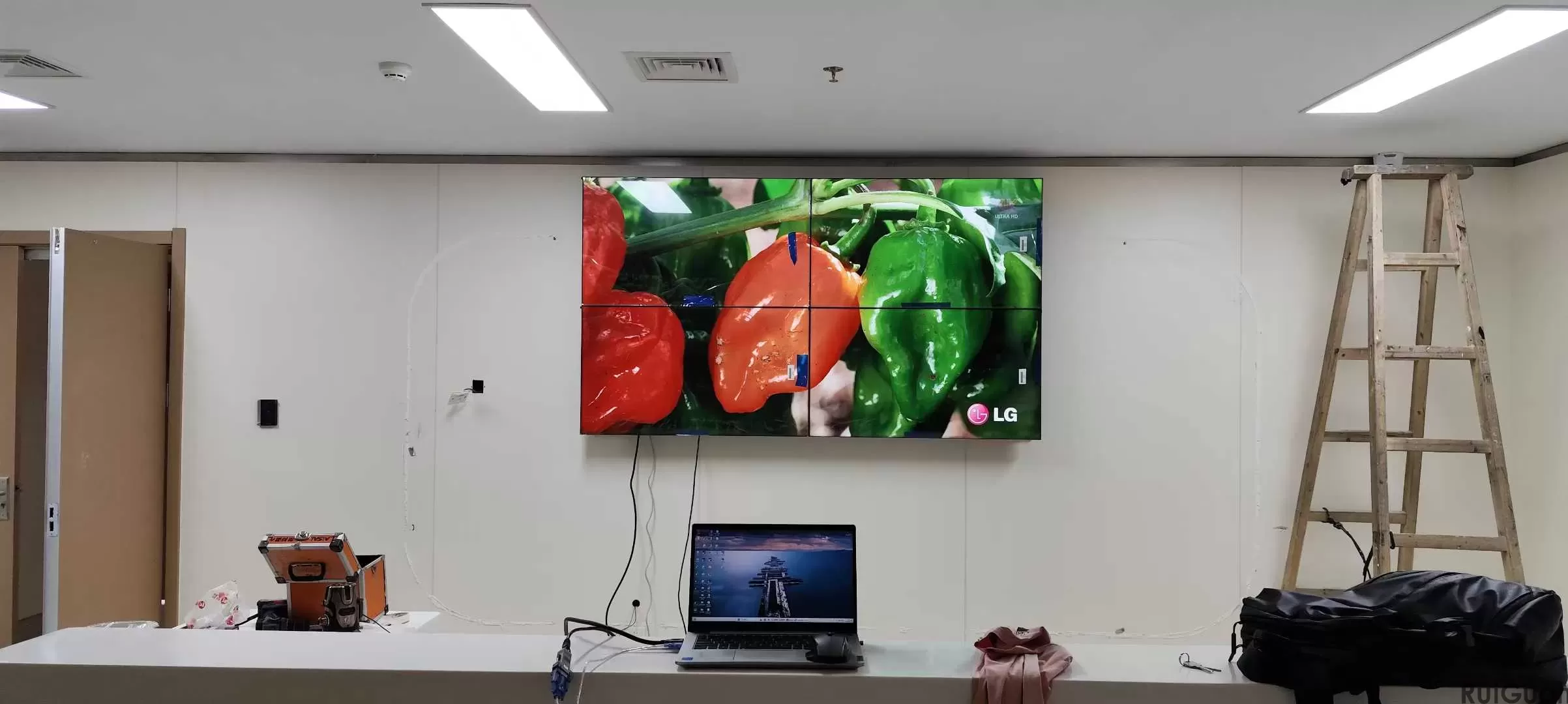 Splicing Screen Advertising Machine (12).jpg